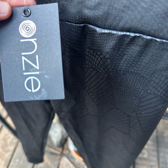 ONZIE Black Mid Waist Leggings ‘209 coco’ Size Small/Medium - Picture 5 of 8